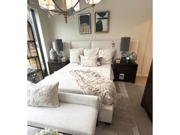 Artisan And Post Queen Bed, Dresser, & 2 Night Stands Bedroom Sets 3