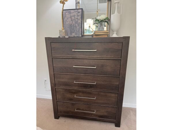 Artisan And Post Queen Bed, Dresser, & 2 Night Stands Bedroom Sets 8