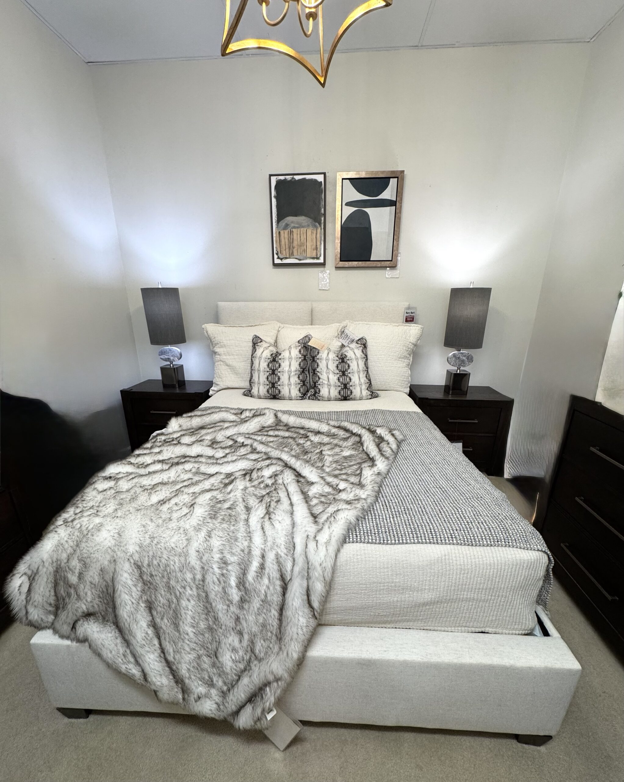 Vaughn-Bassett Queen Bed 🇺🇸  Inv.#16422